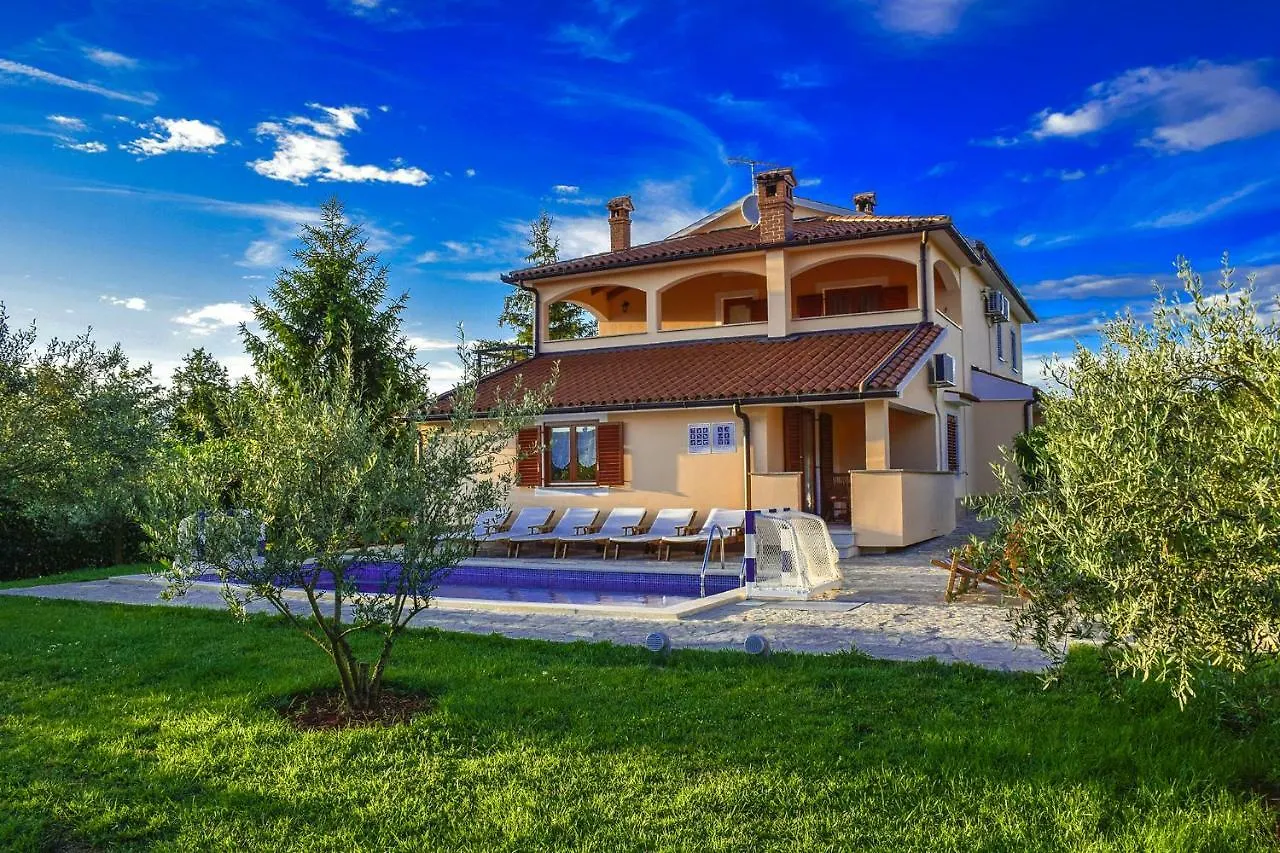 Villa Vranići 0*,